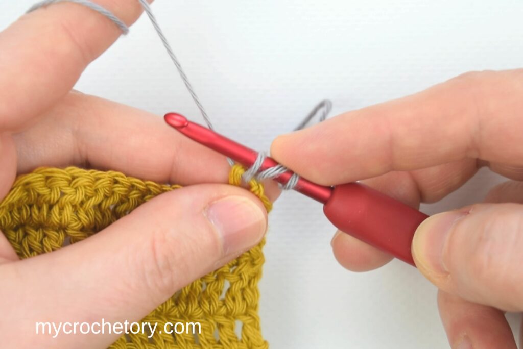 How To Crochet Standing Stitches: double crochet - pulling up a loop