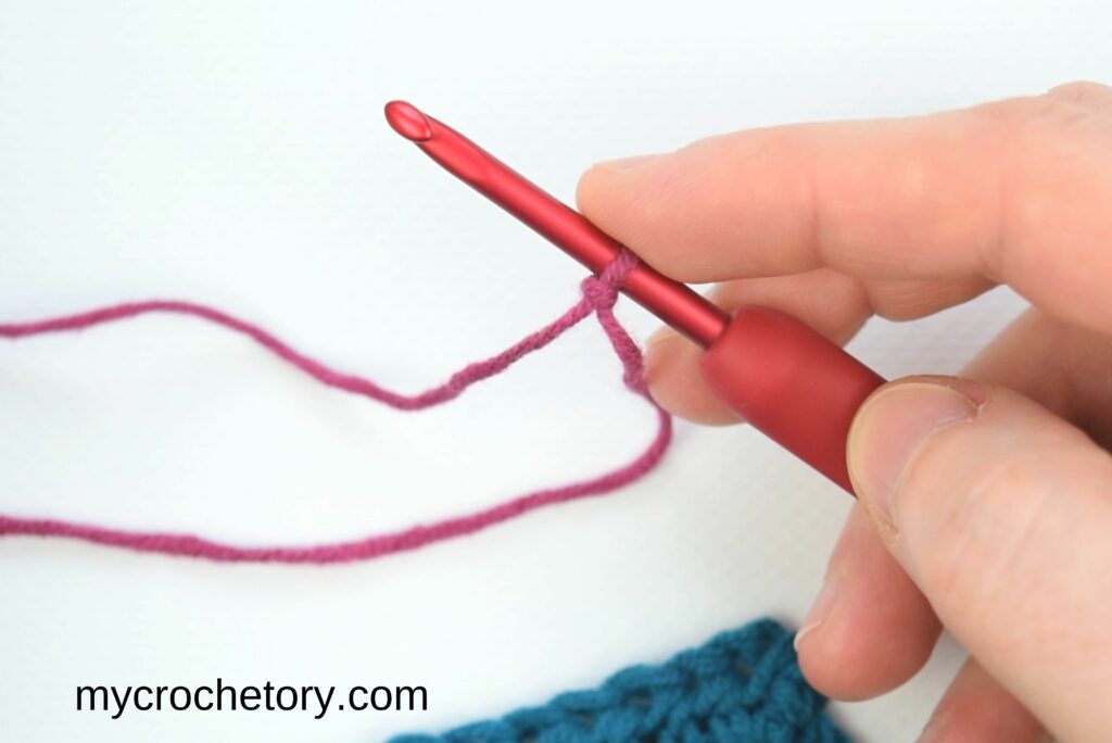 How To Crochet Standing Stitches: half double crochet - slip knot