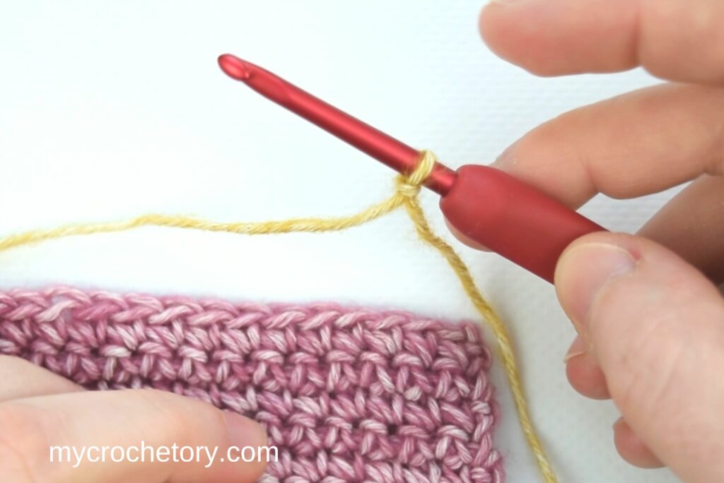 How To Crochet Standing Stitches: single crochet - slip knot.