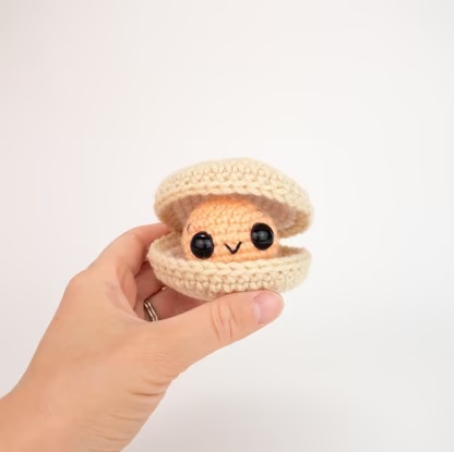 Cute and quick crochet clam. This crochet animal pattern free is perfect for beginners.