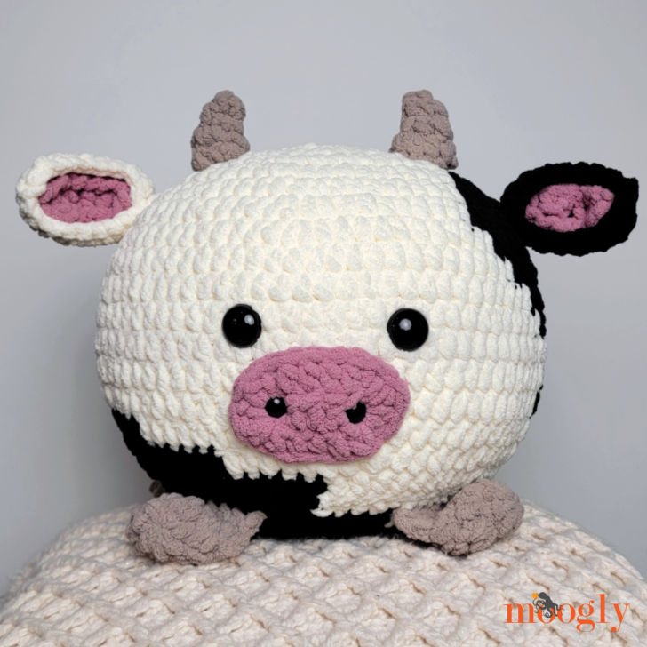 Cuddly crochet cow. This crochet animal pattern free is fun and colorful.