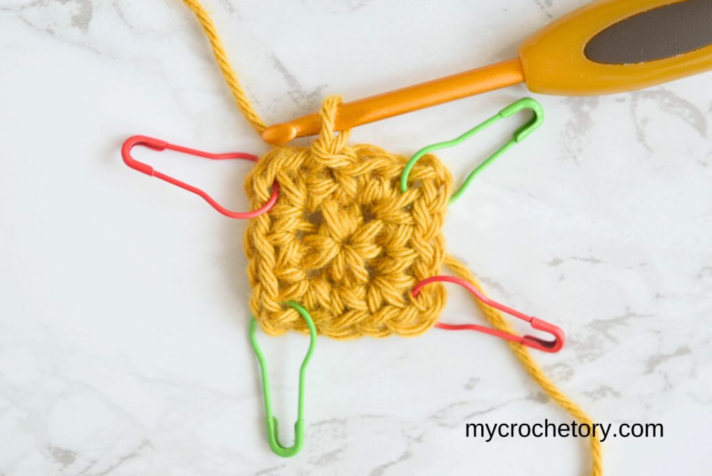 Stitch markers in use for crochet vs knitting yarn projects