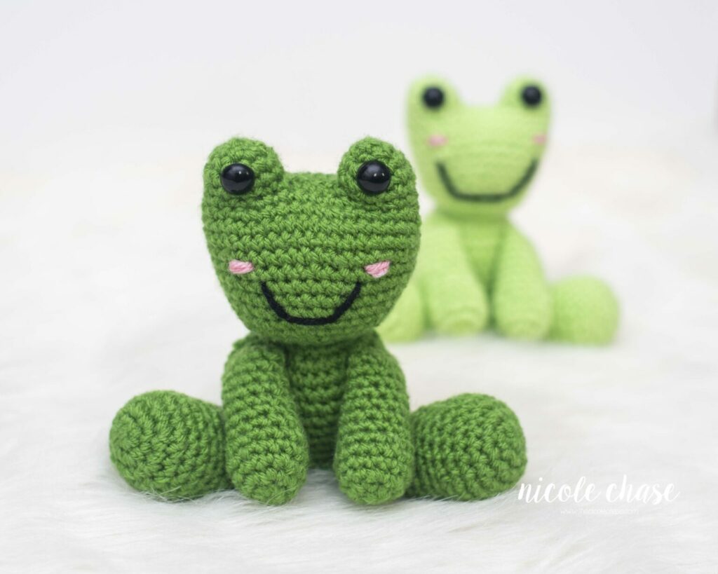 No-sew crochet frog. This crochet animal pattern free is fun to make.