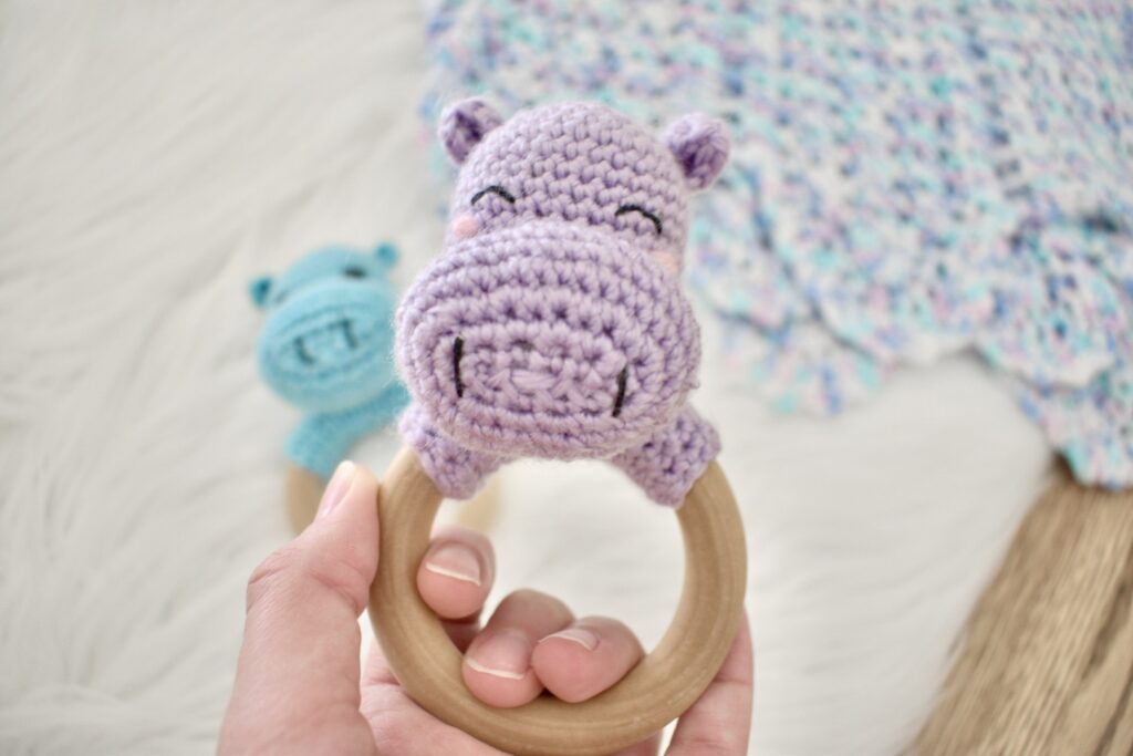 Cute crochet hippo rattle. This crochet animal pattern free is great for babies.