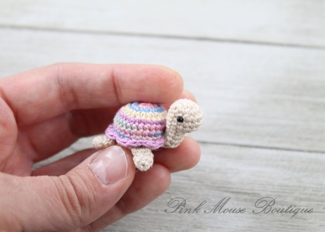Adorable crochet turtle. This crochet animal pattern free is easy to follow.