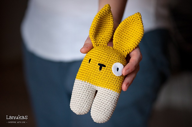 Soft crochet bunny rattle with bells. This crochet animal pattern free is simple and customizable.