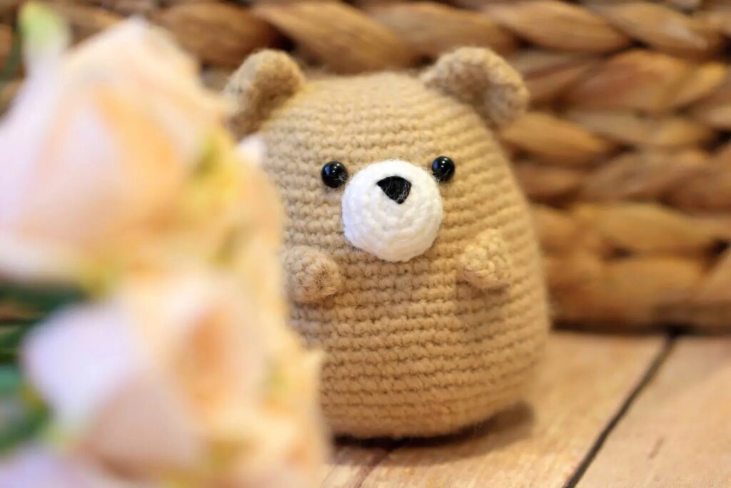 Fluffy crochet bear. This crochet animal pattern free is perfect for beginners.