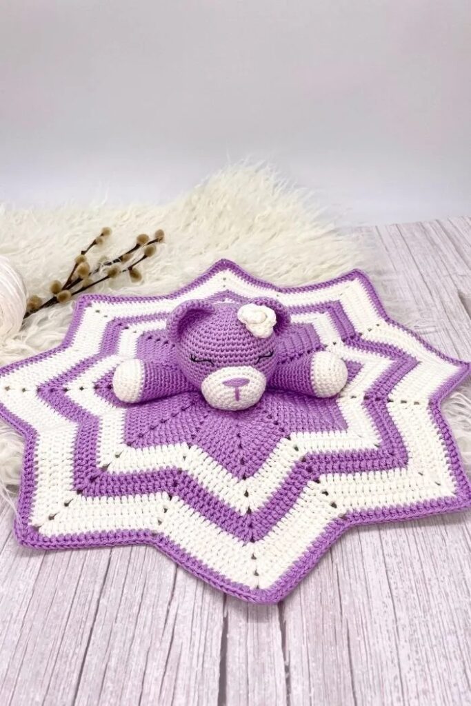 Cute crochet bear lovey blanket. This crochet animal pattern free is perfect for babies.