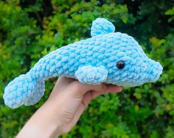 Soft and realistic crochet dolphin. This crochet animal pattern free is great for gifts.
