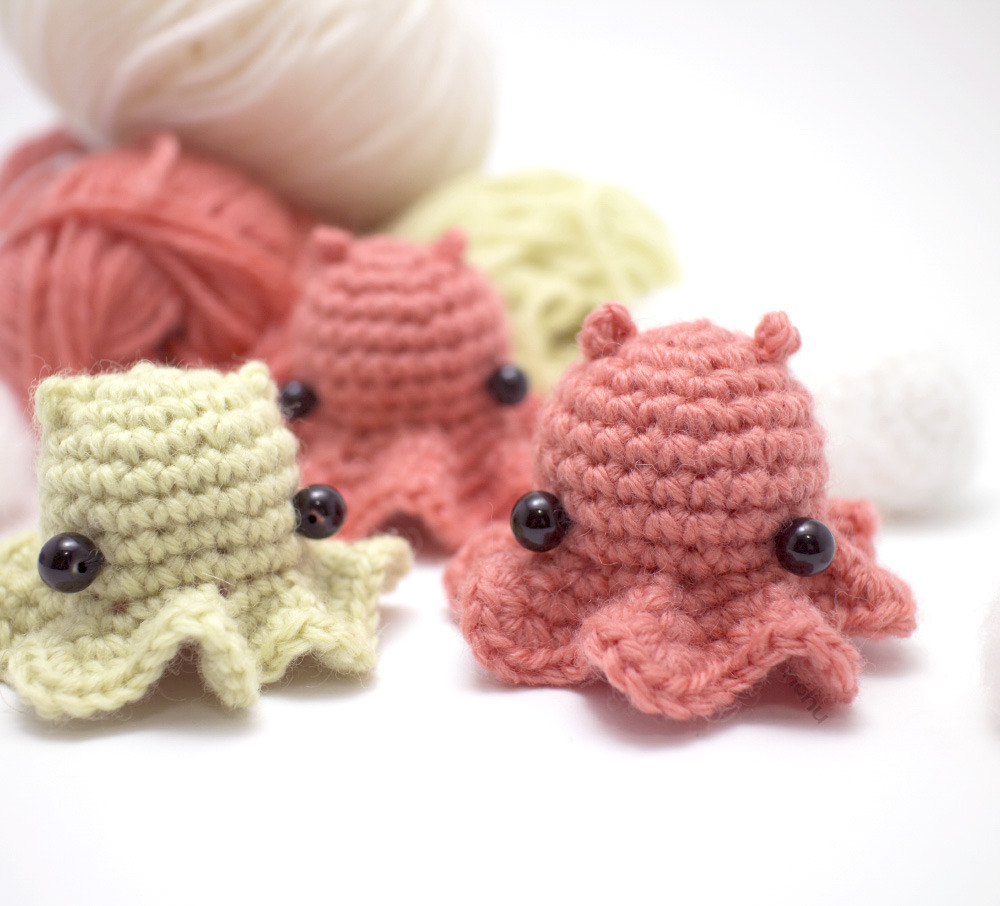 Quick and easy crochet dumbo octopus. This crochet animal pattern free is ideal for gifts or decorations.