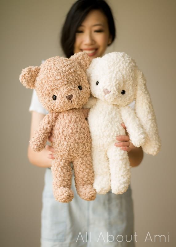 Big and fluffy crochet teddy and bunny. This crochet animal pattern free is great for experienced crafters.