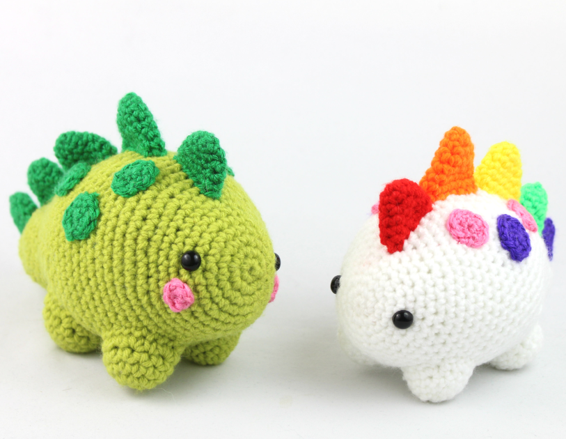 Charming crochet dinosaur toy. This crochet animal pattern free is easy and colorful.