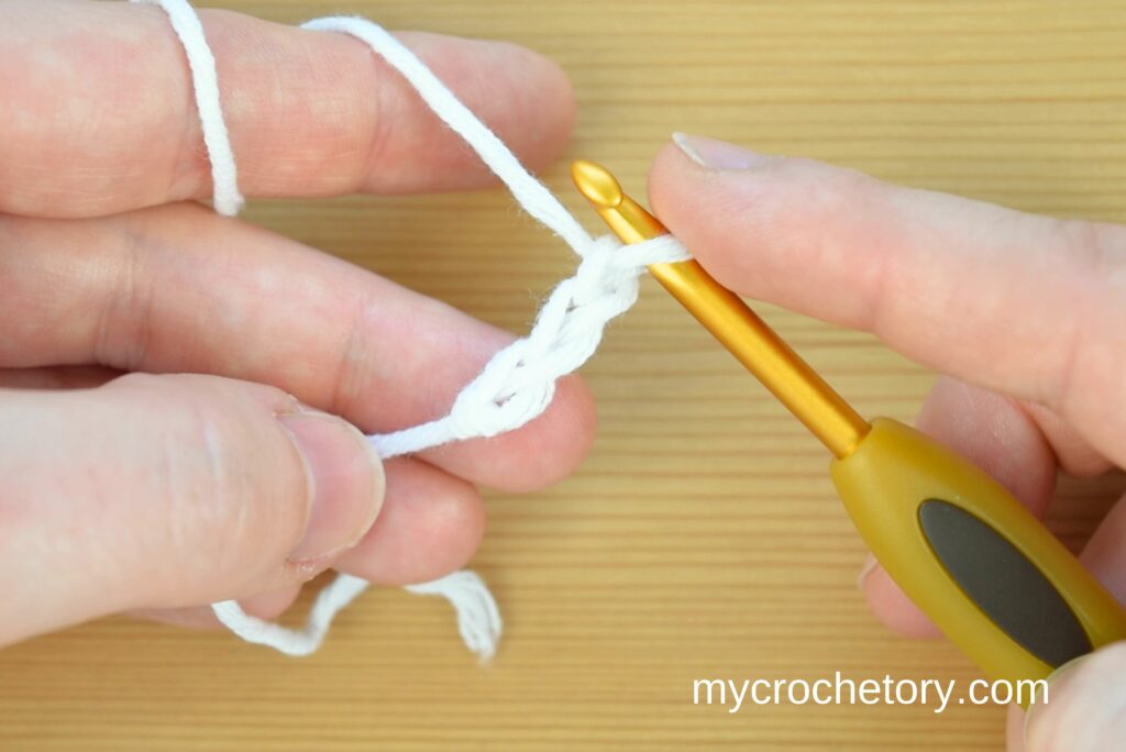 How to crochet an I-cord: Beginning with slip knot and chain 3.