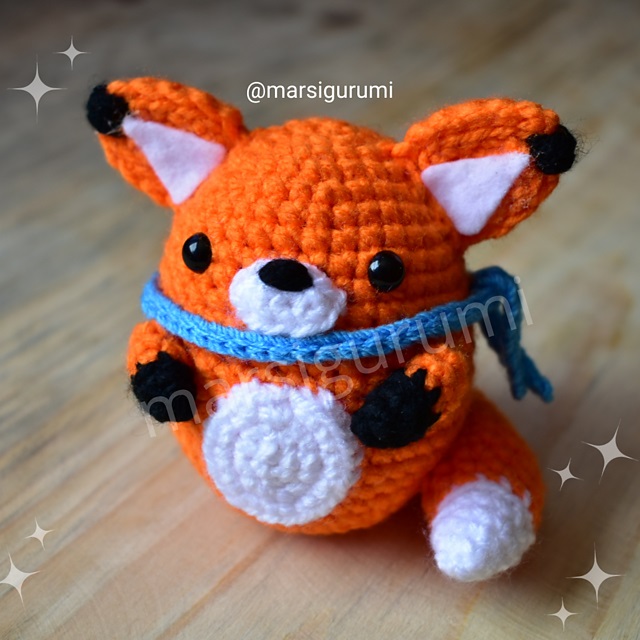 Cute crochet keychain fox. This crochet animal pattern free is easy and fun.