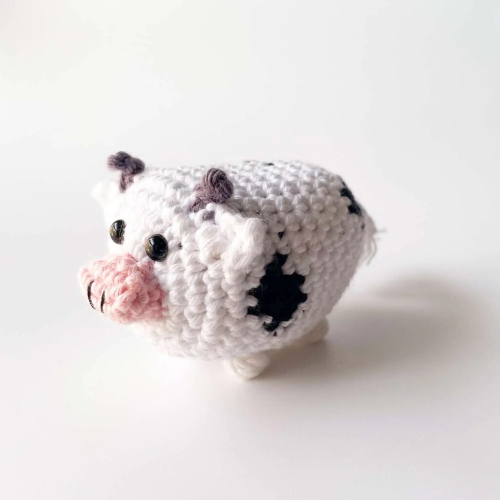 Easy crochet cow amigurumi. This crochet animal pattern free is great for beginners.