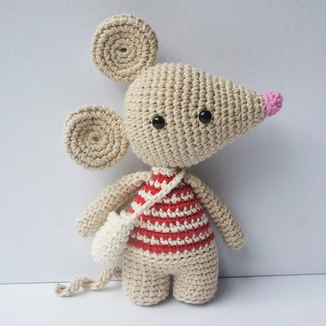 Charming crochet mouse. This crochet animal pattern free is perfect for beginners.