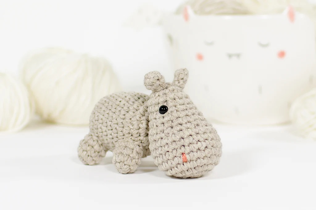 Cute and tiny crochet hippo. This crochet animal pattern free is perfect for beginners.