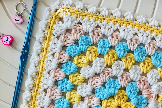Crochet borders easy: bouncy and fun Bobble Border Pattern.