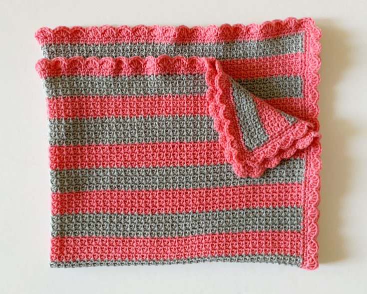 Crochet borders easy: cute and scalloped Simple Shell Border.
