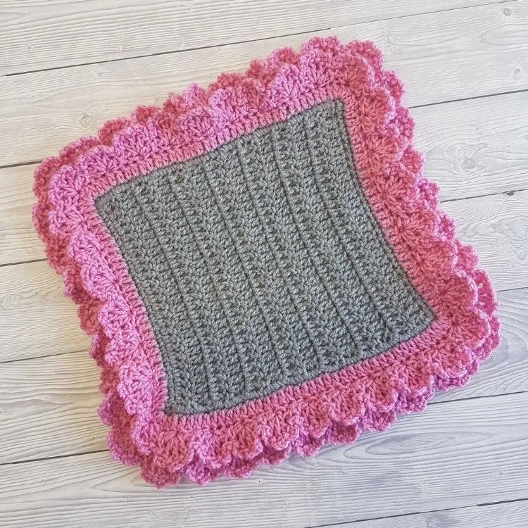 Crochet borders easy: frilly and fun Layered Scallops Border.