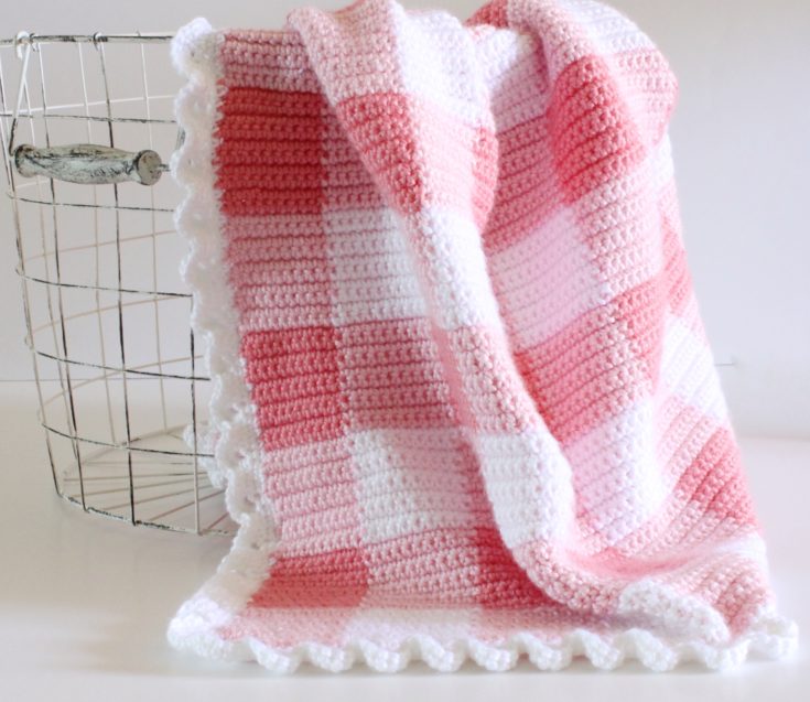 Crochet borders easy: sweet and lacy Eyelet Border.