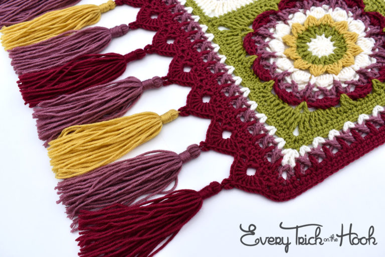 Crochet borders easy: versatile Magic Carpet Edge for a decorative touch.