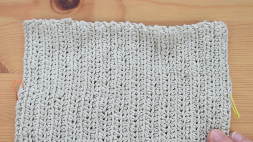 Using stitch markers to align folds in crochet drawstring bag pattern
