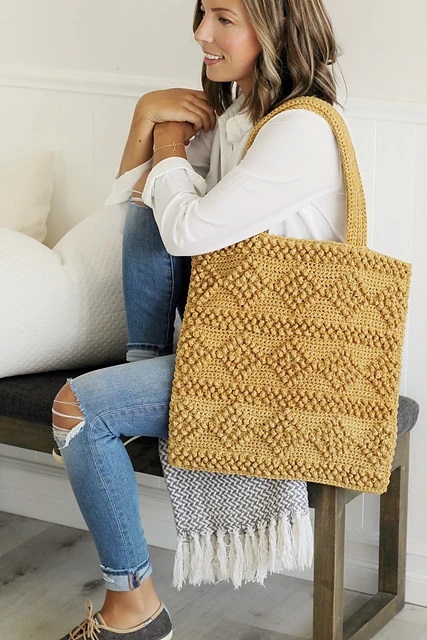 Textured Adilyn bag with woven-look stitch – fashionable crochet bags patterns.