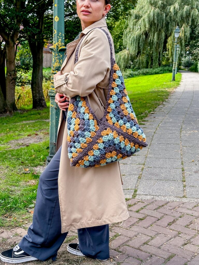 Textured crochet shoulder bag with durable construction – practical crochet bags patterns.