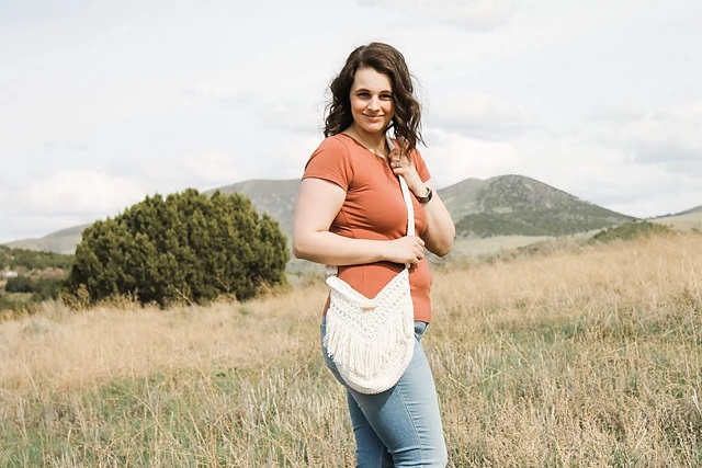 Compact Isla purse with textured stitch detailing – quick and stylish crochet bags patterns.