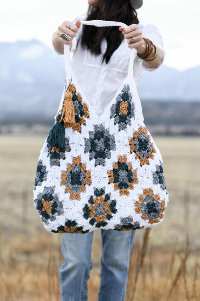 Colorful granny square bag with a modern twist – vibrant crochet bags patterns.