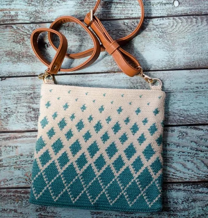 Bold geometric patterns in the Titan tapestry crochet bag – intricate crochet bags patterns.
