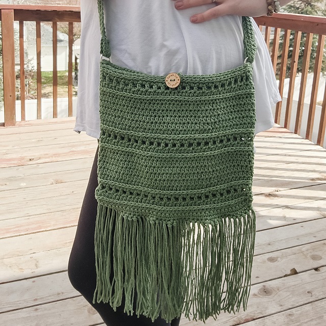 Feminine Willow purse with a lacy crochet stitch – elegant crochet bags patterns