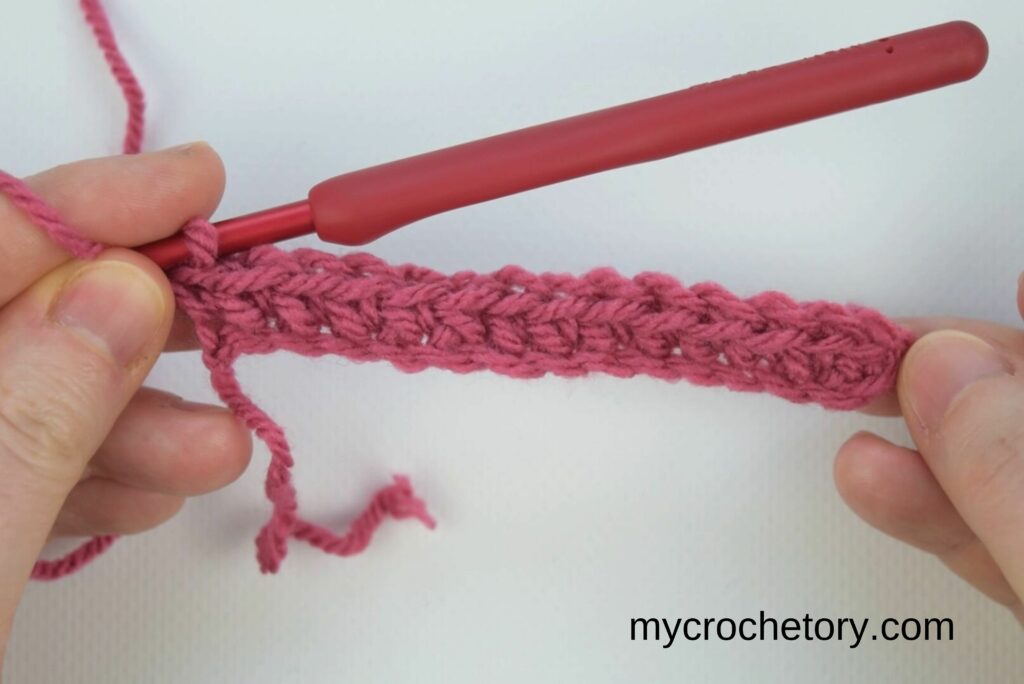 Foundation chain with one row of single crochet stitches for waistcoat stitch.