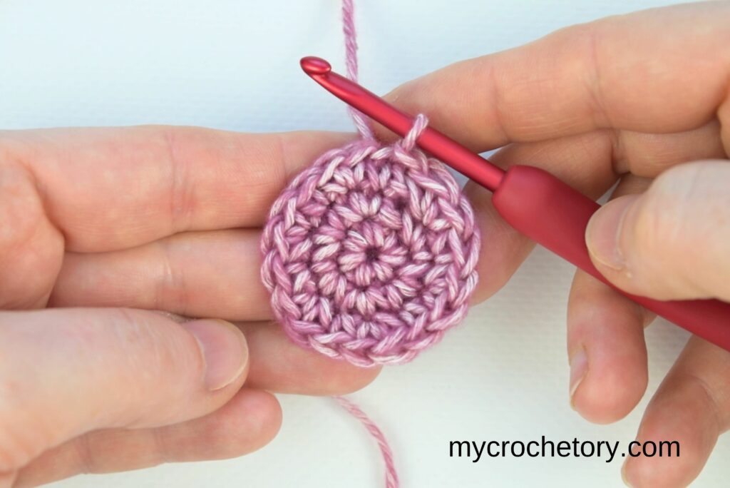Small finished circle showing how to crochet a circle with even single crochet rounds.