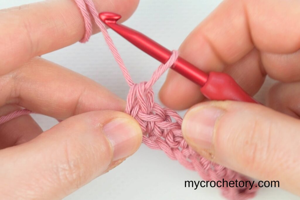 Pulling up the loop instead of chaining 1 – how to crochet straight edges with High Loop Start