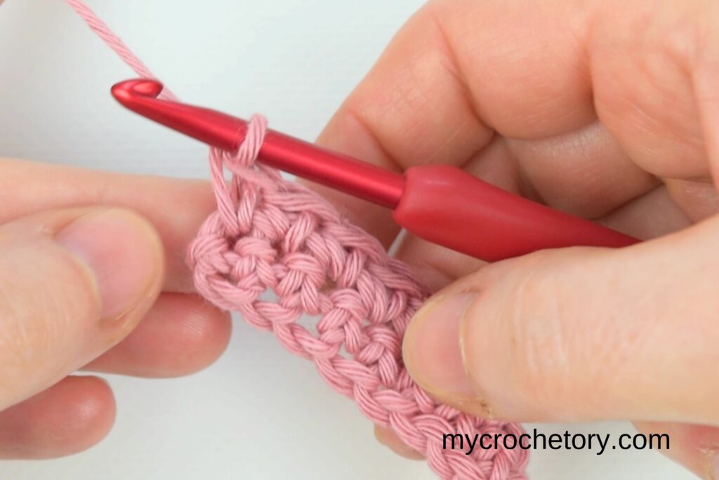 Placing the last single crochet in the final stitch – how to crochet straight edges neatly