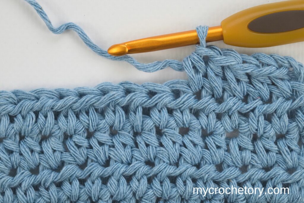 Half‑double crochet rows in progress on medium‑weight yarn | free crochet tutorials for beginners