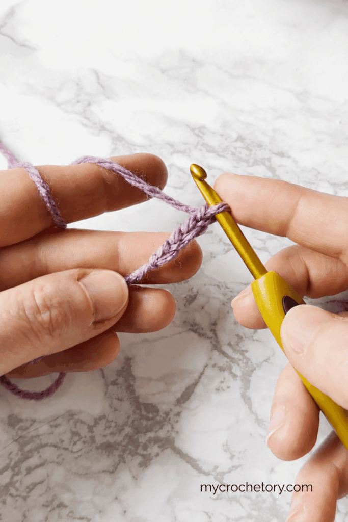 Starting a tip to tip crochet shawl from one corner using double crochet stitches