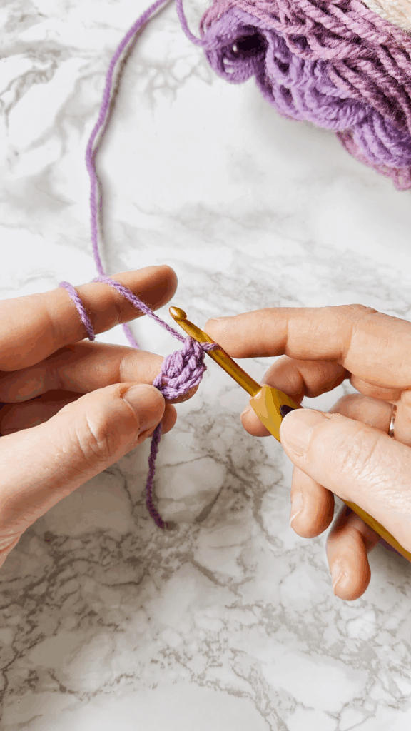 Beginning rows of a tip to tip triangle crochet shawl tutorial