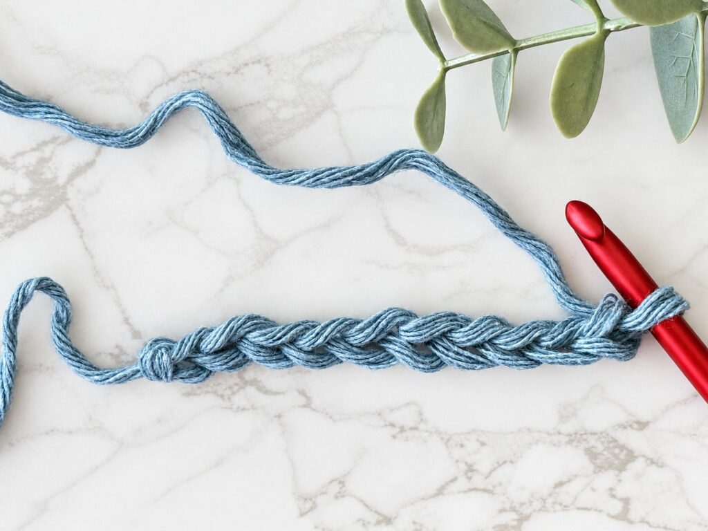 10 crochet chains on the hook for moss stitch