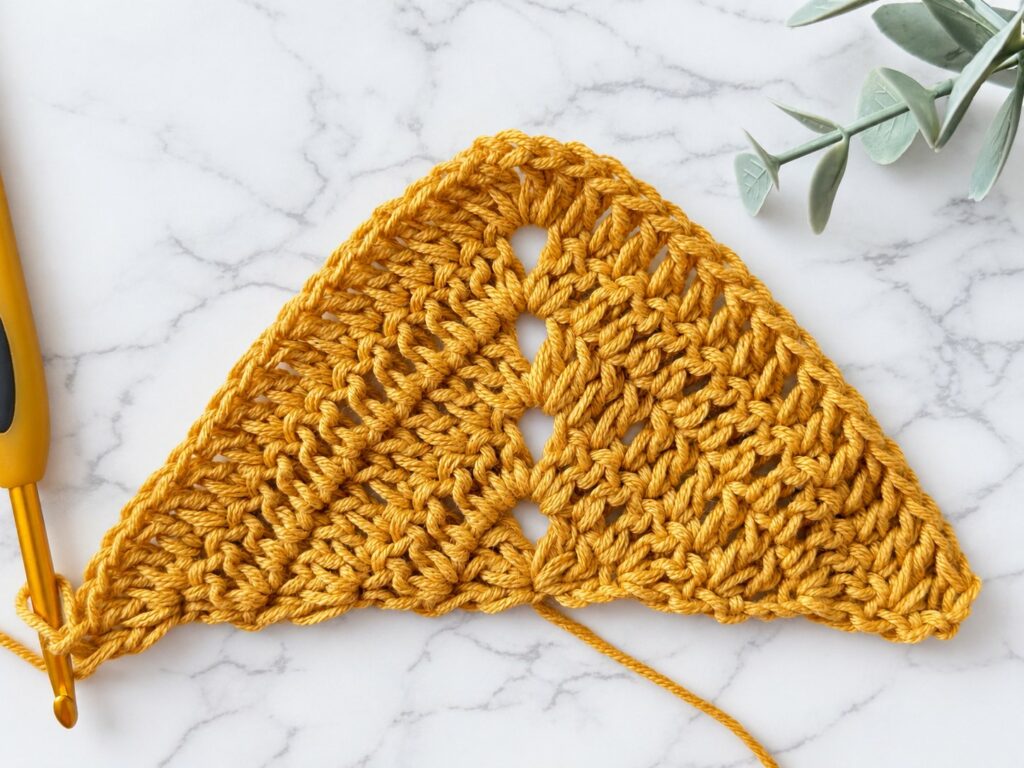 How to read crochet charts in rows, a small triangle shawl with 5 rows of double crochet