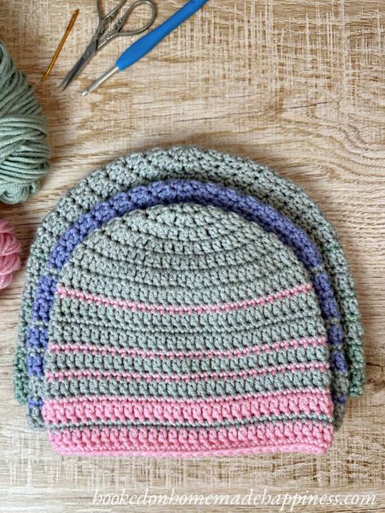 Free striped crochet beanie patterns, simple striped beanies in gray, blue and pink